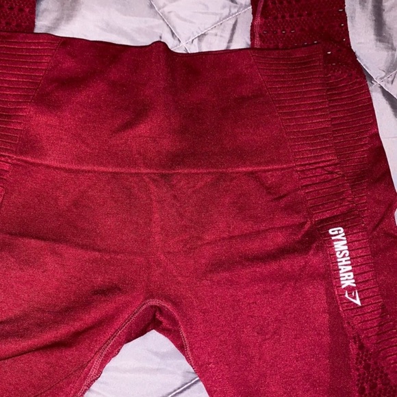 Gymshark leggings in red wine color - Picture 2 of 3